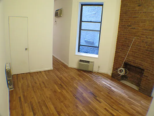 Rented by Glasser Realty LLC | media 6