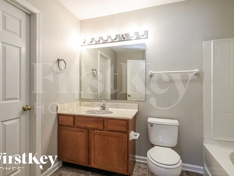 2283 Layton Park Ln — Photo 14