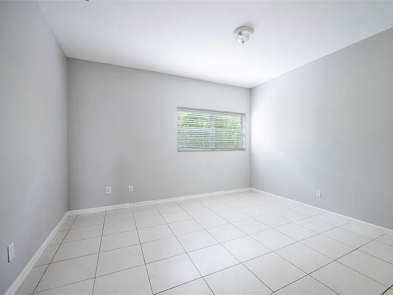 121 NW 36th St — Photo 3