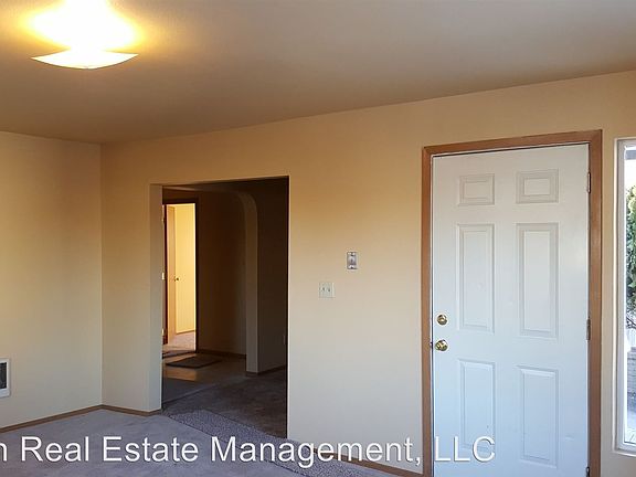 5th image of 613 1/2 Pleasant Ave