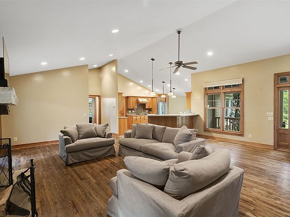 4th image of 611 Blue Valley Road