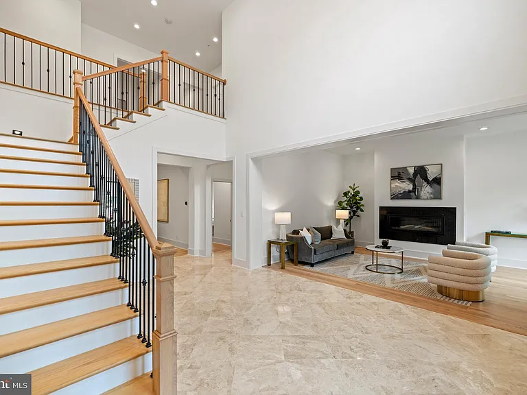 8609 Woodbrook Ln — Photo 2