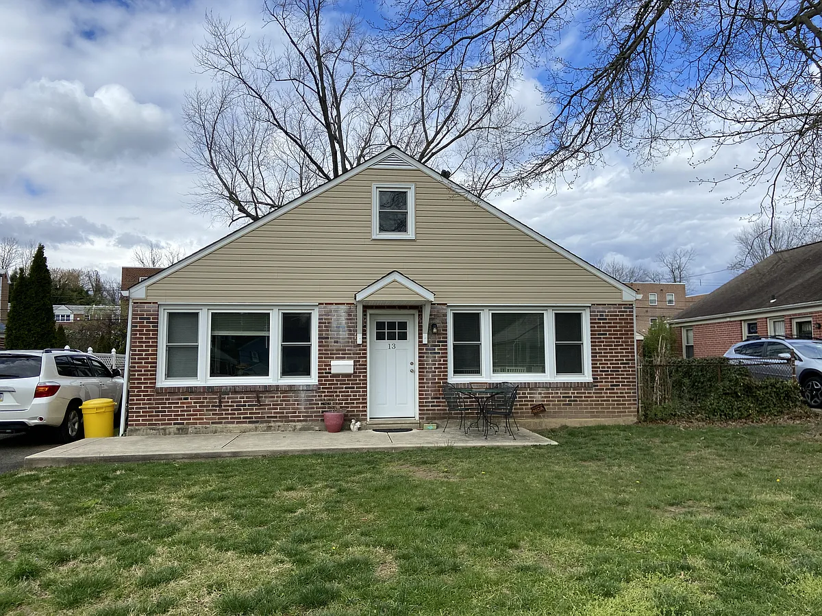 Building Photo - 13 Brookside Rd