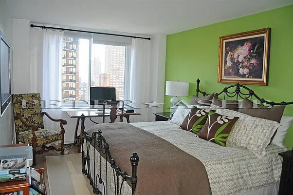 Rented by Peter Ashe | media 25