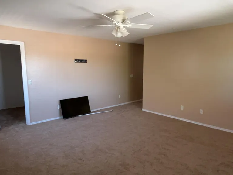 6037 S 30th Dr — Photo 7