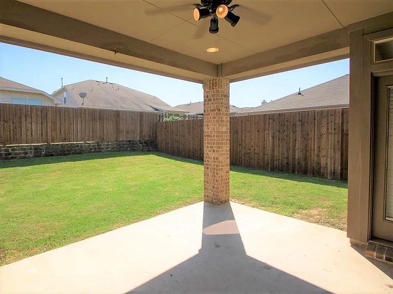 417 Hackberry Dr — Photo 32