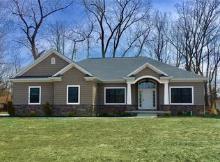 4568 Gentwood Dr, Williamsville, NY 14221