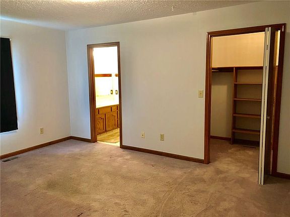 5th image of 104 Sterling Dr