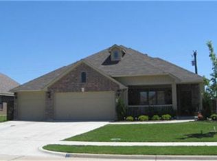530 Westminster Dr, Midlothian, TX 76065