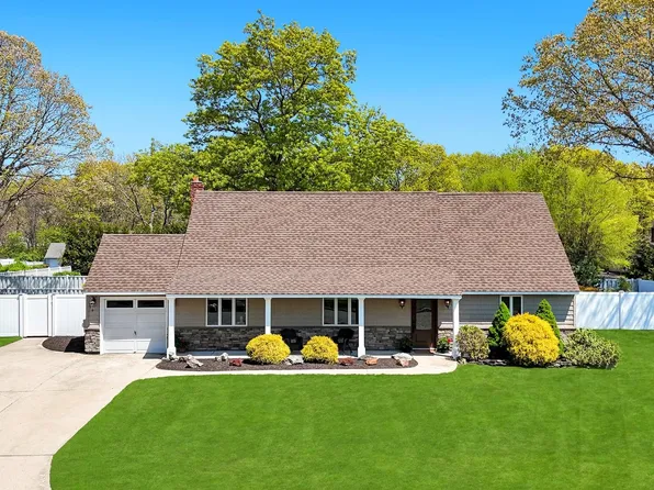 237 Oakland Avenue, Miller Place, NY 11764