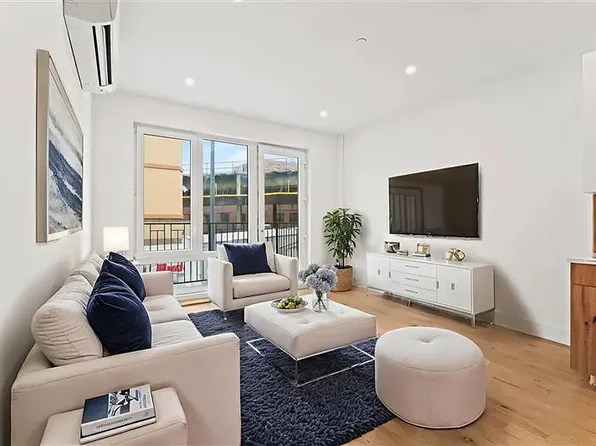 147 Stanhope Street image 1 of 7