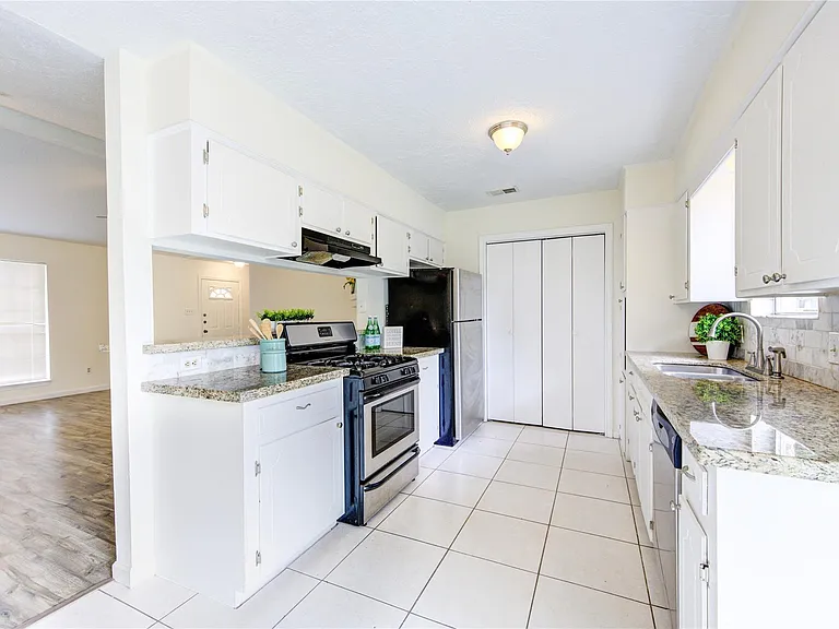 950 Grand Junction Dr — Photo 28