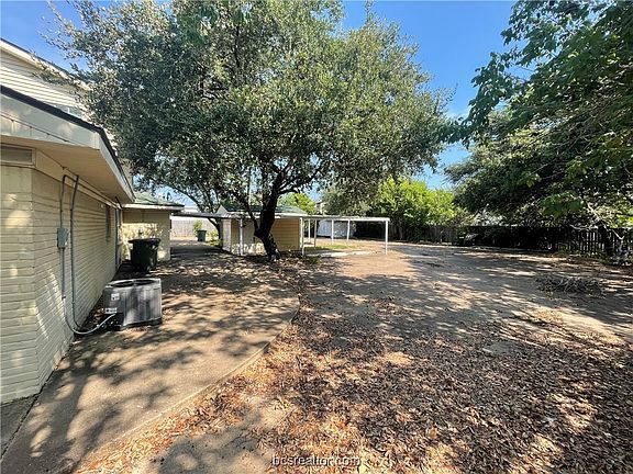 4th image of 1805 Briar Oaks Dr
