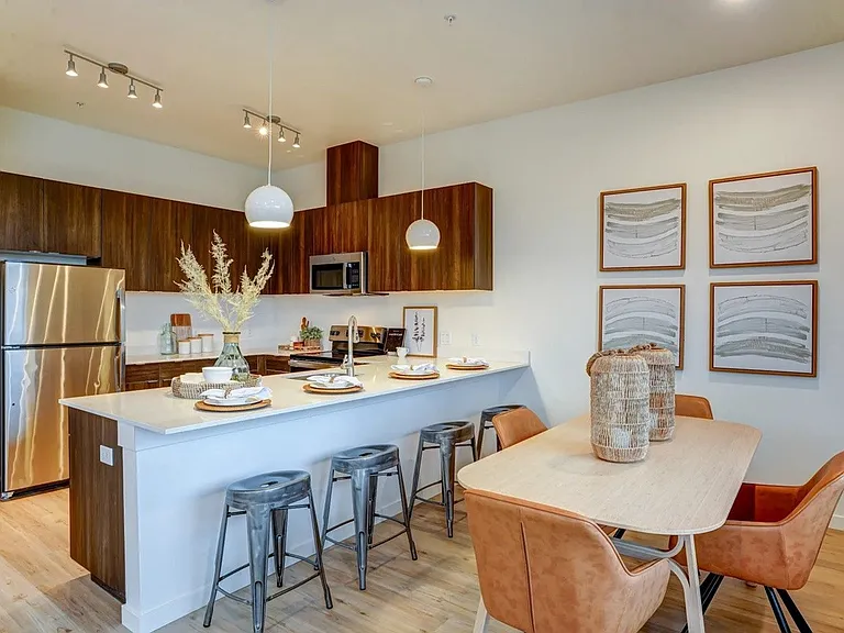 The Banks | Kitchen & Dining Room