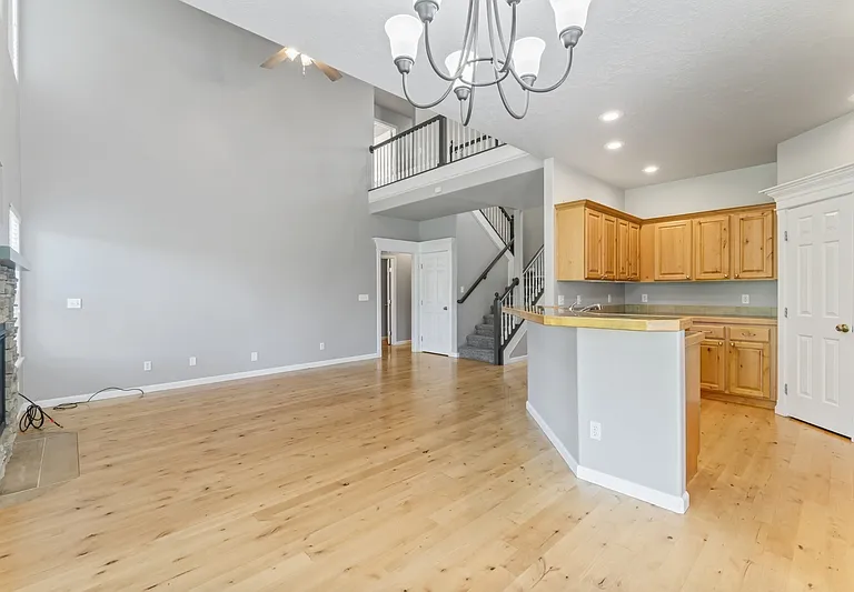 552 E Whitney Ct — Photo 13