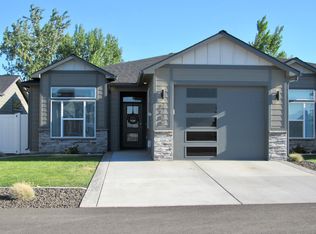2780 Friesian Ct, West Richland, WA 99353