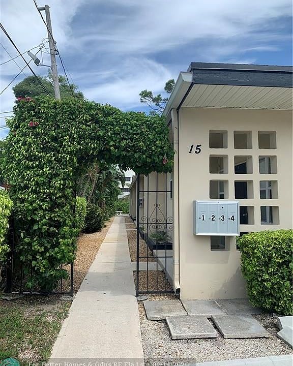1st image of 15 SE 10th St