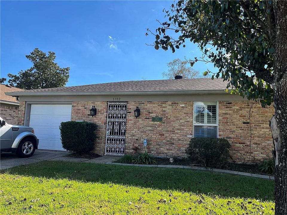 1st image of 1812 Green Oaks Dr