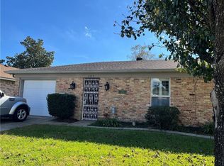 1812 Green Oaks Dr, Gretna, LA 70056