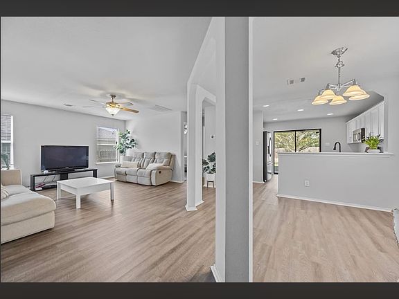 2nd image of 116 Onyx Lake Dr