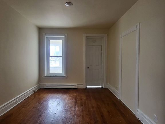 4th image of 23 N Poplar St Floor 1