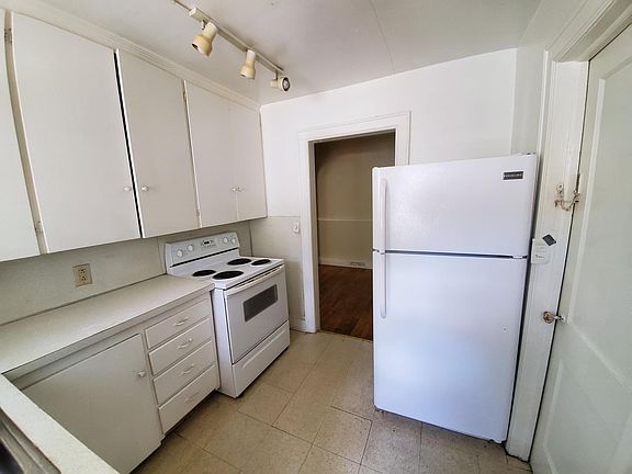 4th image of 1028 Willowbrook Dr