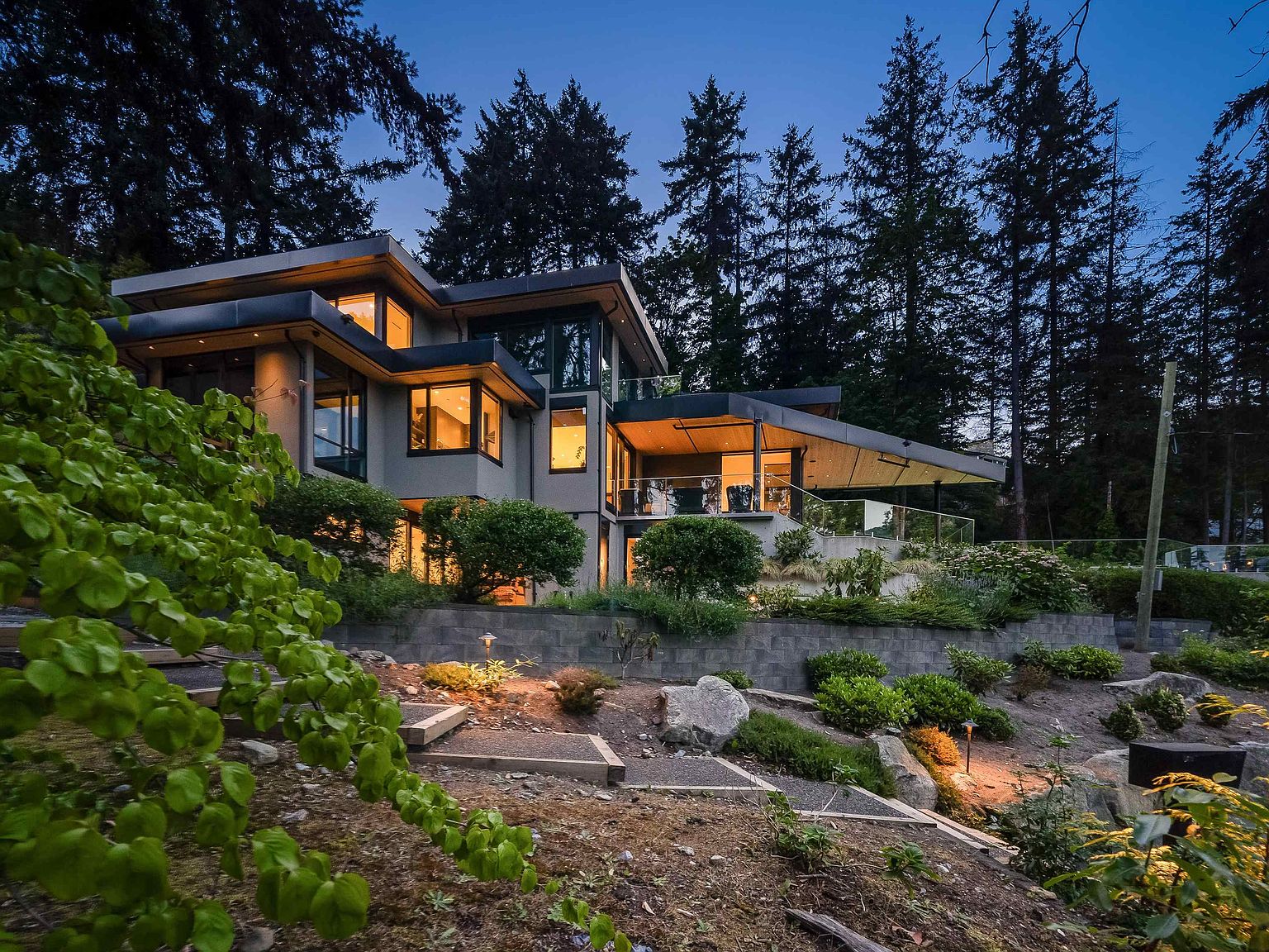 425 Westholme Rd, West Vancouver, BC V7V 2M9 MLS R2799843 Zillow