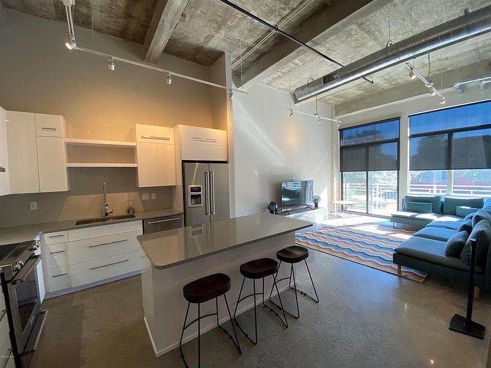 1st image of 302 SE Broadway St Unit 340