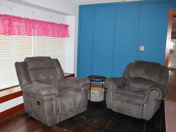 5th image of 317 N Summit St