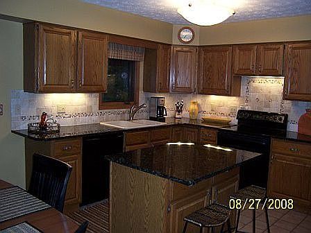 Updated Kitchen w/Granite/ Tile Floors/Marble backsplash, new appl & fixtures
