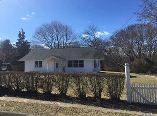 22 Lindner Pl, Smithtown, NY 11787