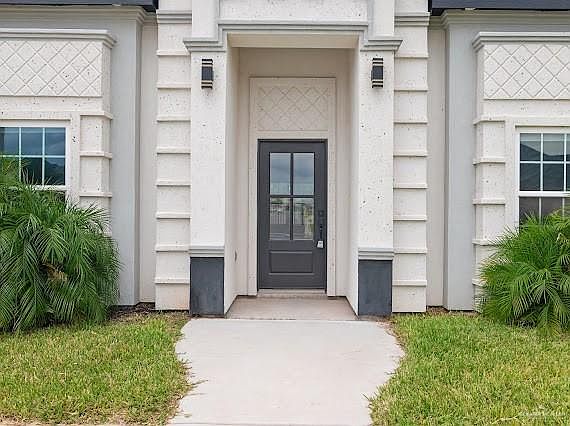 3rd image of 332 Alazan Ln