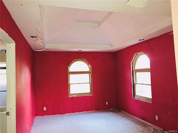 5th image of 2373 Evergreen St