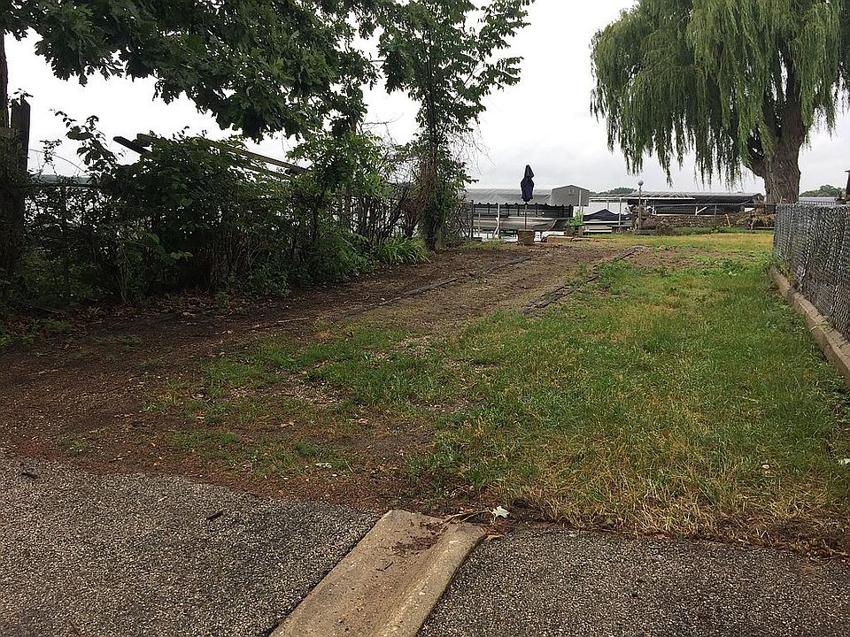 path to boat launch