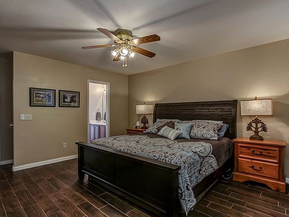 3rd image of 1105 Deer Lake Ct