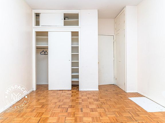 5th image of 302 Hooper St #1