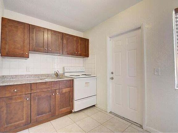 4th image of 712 SE 4th Ave #712