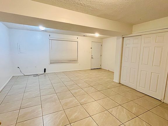 3rd image of 14684 Cloverdale Rd