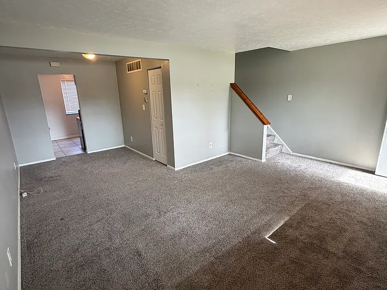 2472 Warren Pkwy #19 — Photo 3