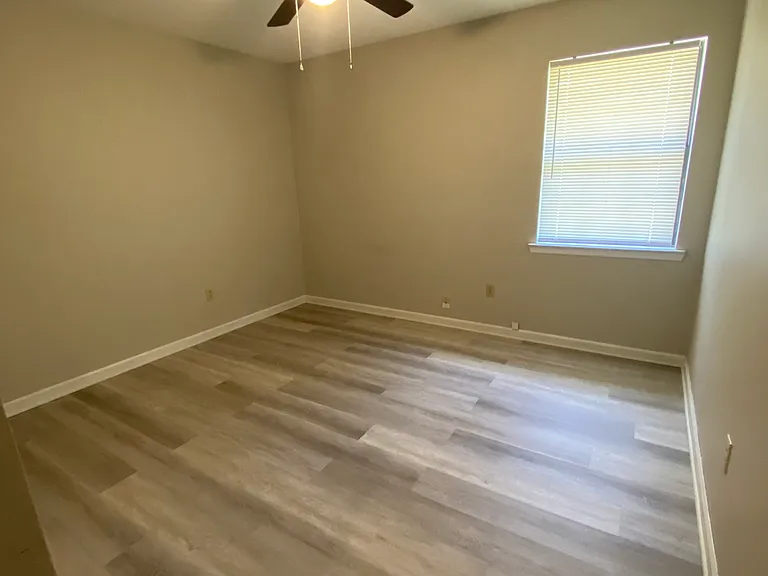 105 Maid Marian Ct — Photo 21