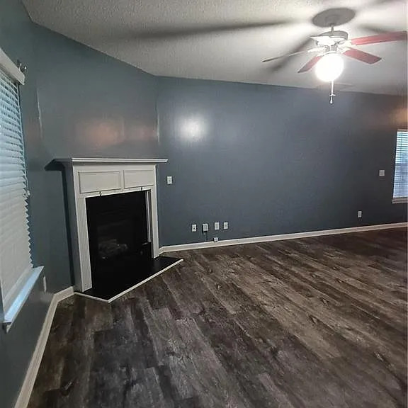 325 Barshay Dr — Photo 2