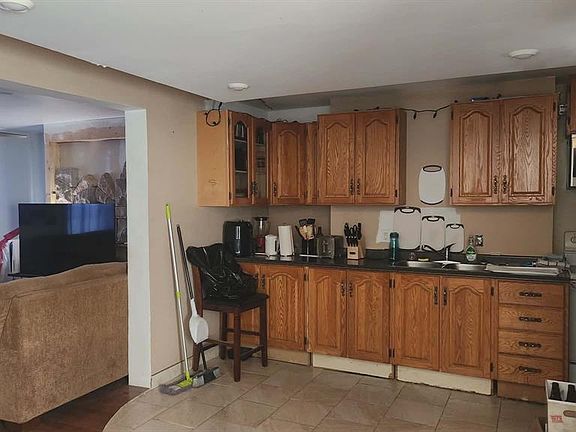 3rd image of 235 Southside Road