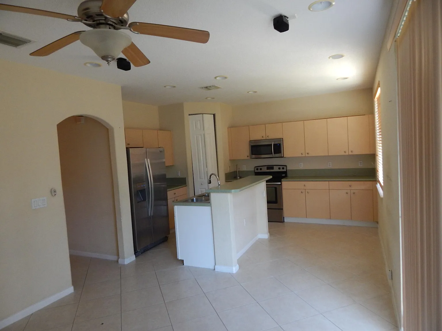 3 bed, 2.5 bath, 1670 sqft, $2,500 — Photo 3