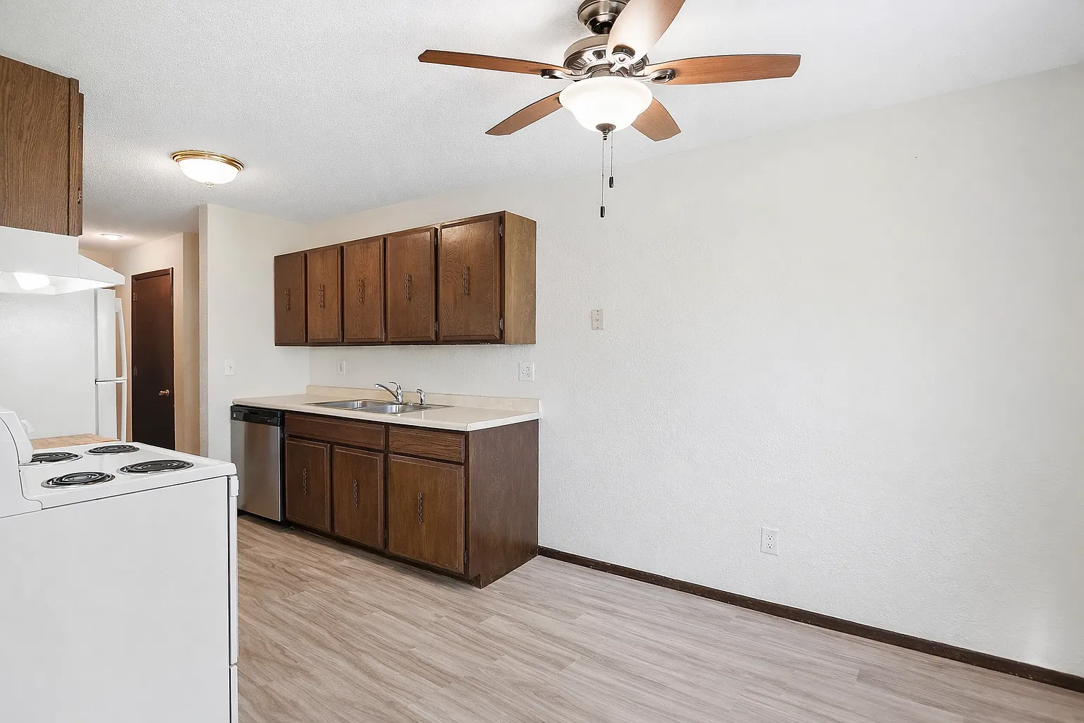 1 bed, 981 sqft, $1,100 — Photo 4