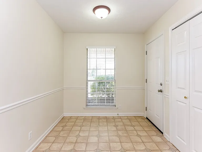 104 Carolina Ct — Photo 6