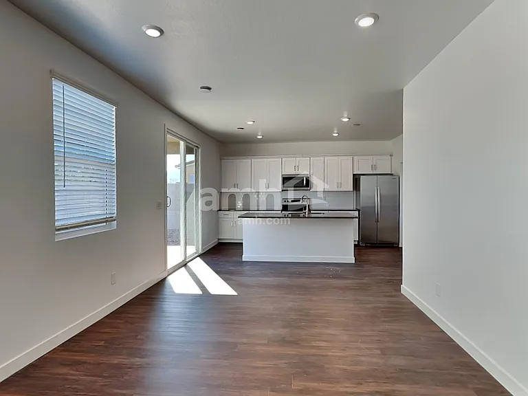 18449 W Honeysuckle Dr — Photo 5