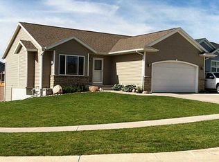 6335 Palmetto Cir SW, Cedar Rapids, IA 52404