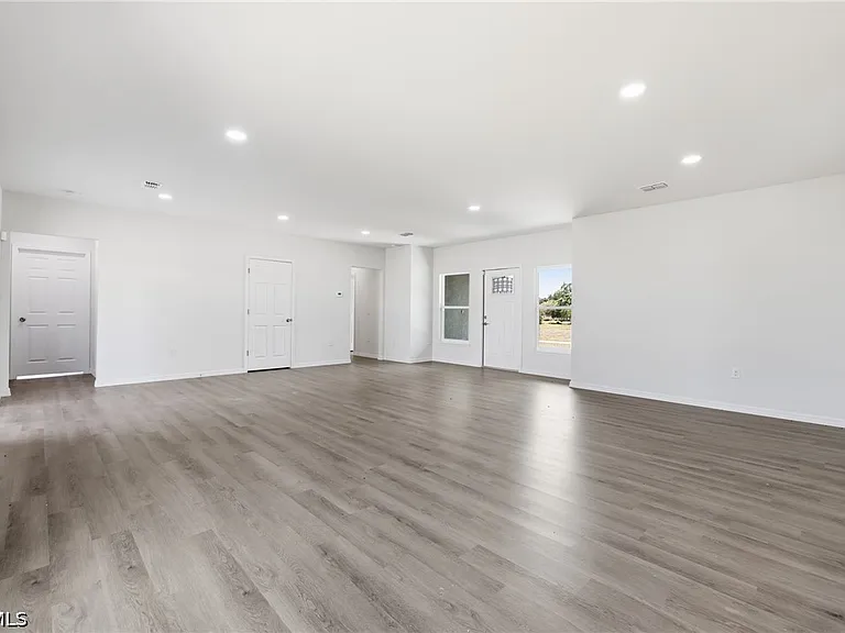 1406 Ford Cir — Photo 5