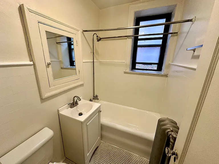 Shorecrest Apartments — Photo 14