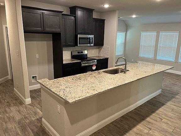 5th image of 305 W Houston St